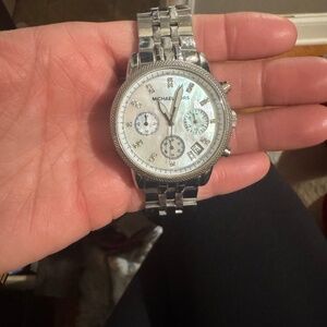 ⸻  Michael Kors Silver Chronograph Watch – Needs New Battery